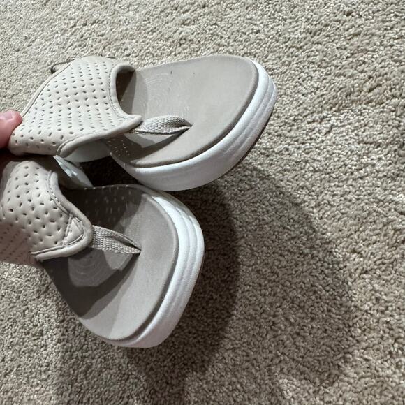 Clarks Cloudsteppers Drift Blossom Women's Wedge Sandals Light Taupe Size 9 - Picture 3 of 11